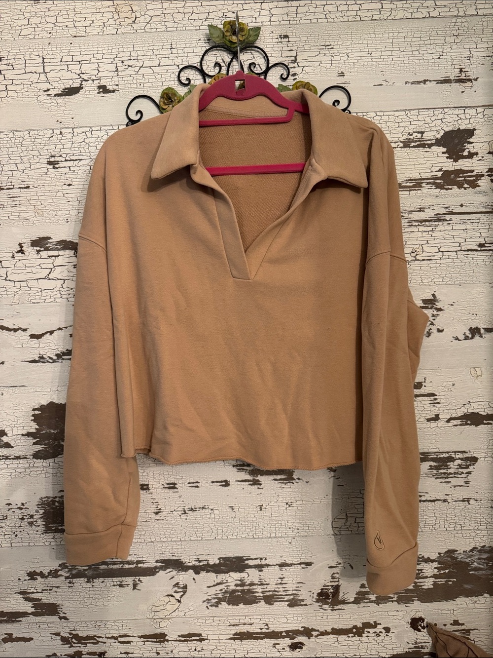 Vuori Cropped Polo Sweatshirt in Camel/Tan